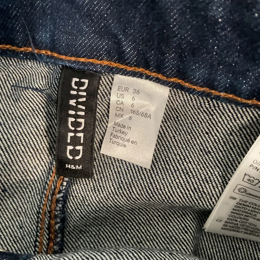 H&M Divided Dark Wash Denim Button Front‎ A-Line Midi Skirt Size 6 - Picture 4 of 5